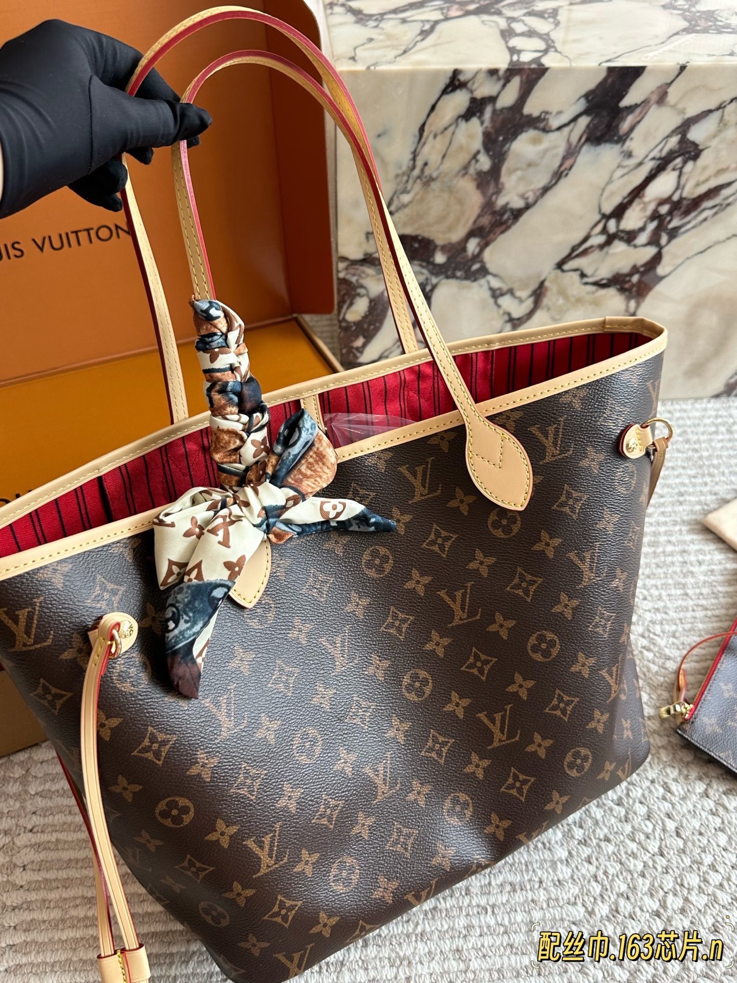 Louis Vuitton Neverfull clutch