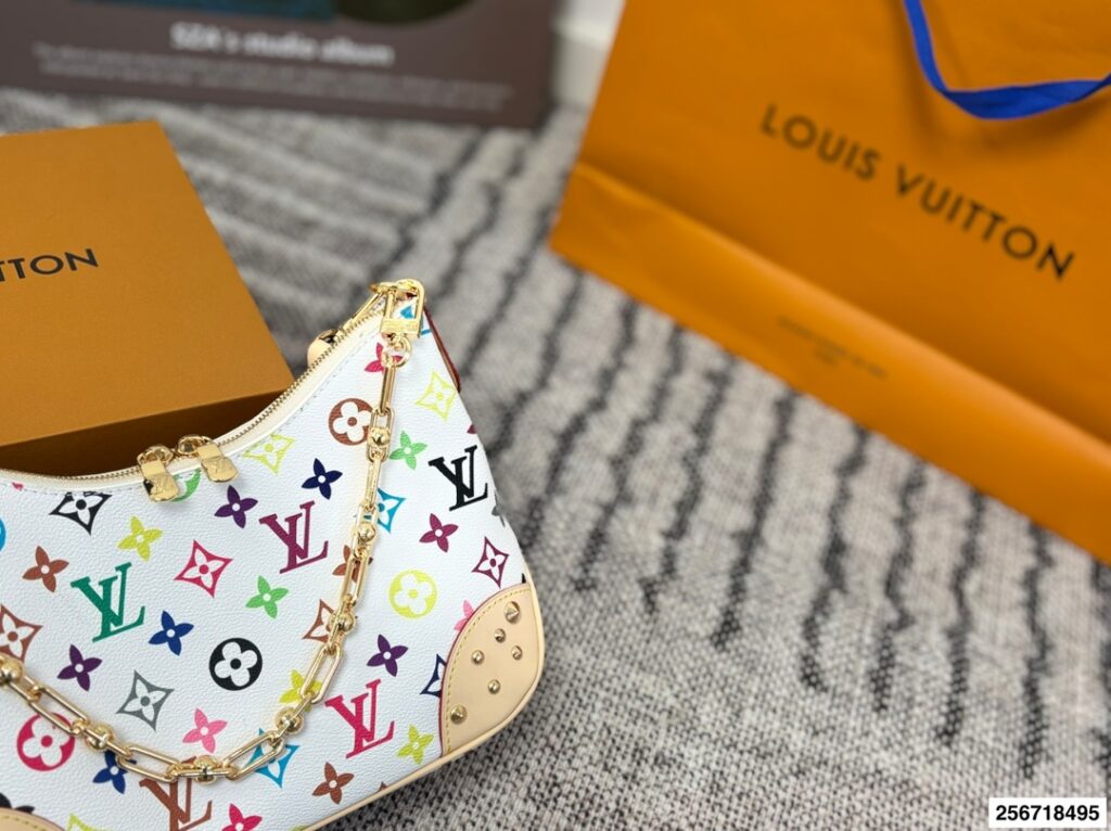 Louis Vuitton Boulogne Bag 25 x 16 cm editorial product context 2