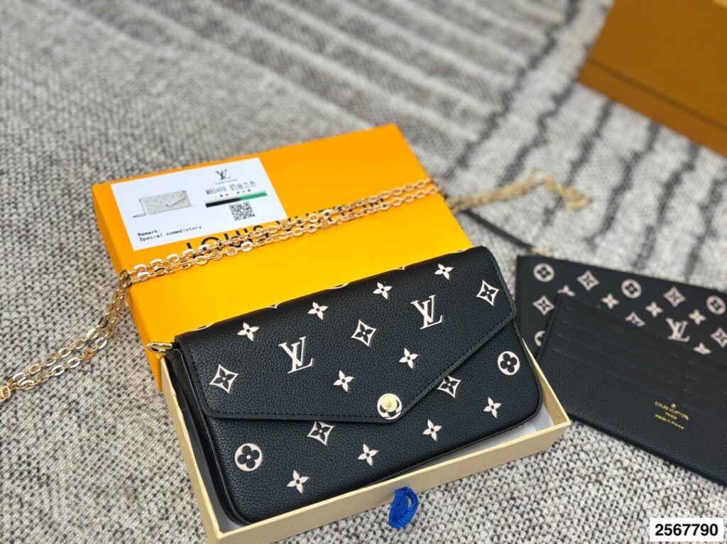 Louis Vuitton Grey Leather Bag 21 x 13 cm editorial product context 2