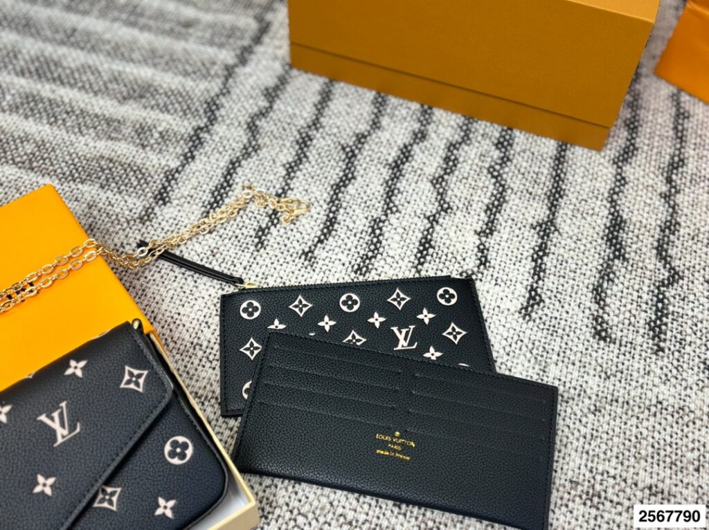 Louis Vuitton Grey Leather Bag 21 x 13 cm editorial product context 3