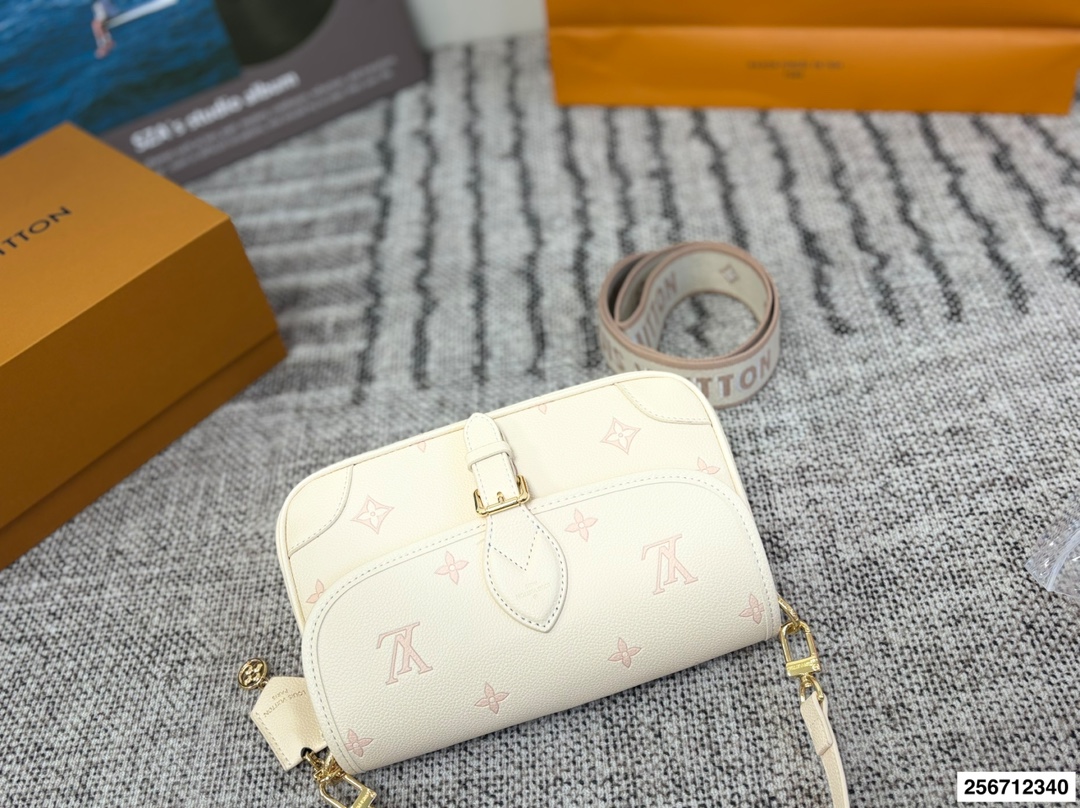 Louis Vuitton P135 Sologne 365 25 16 Bag