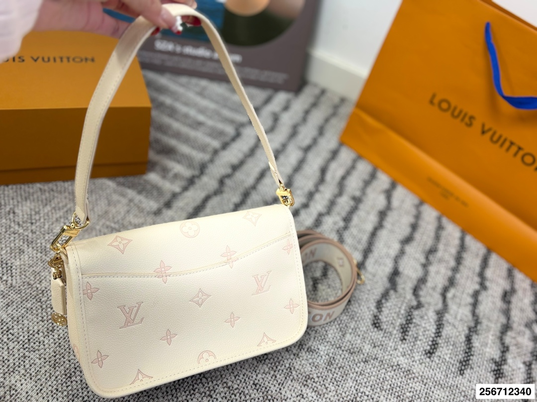 Louis Vuitton P135 Sologne 365 25 16 Bag