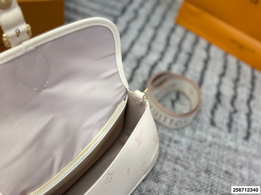 Louis Vuitton P135 Sologne 365 25 16 Bag