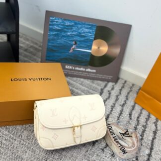 Louis Vuitton P135 Sologne 365 25 16 Bag