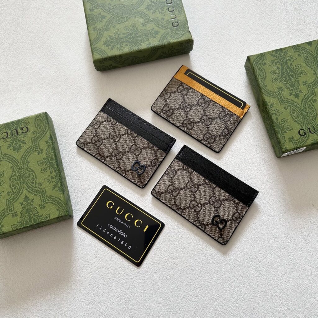 Designer Card Holder 9 x 5 cm editorial product context 3