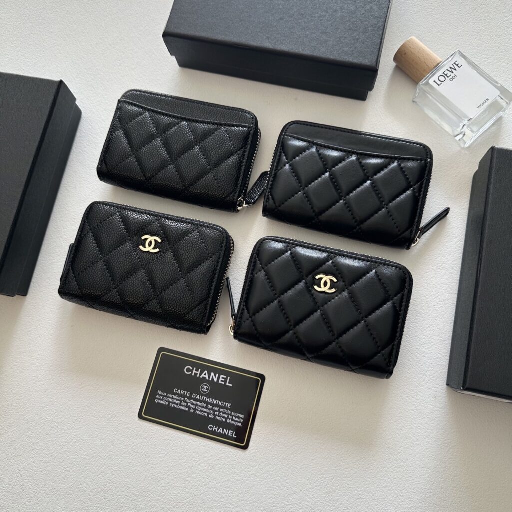 Designer Card Holder 9 x 5 cm editorial product context 3