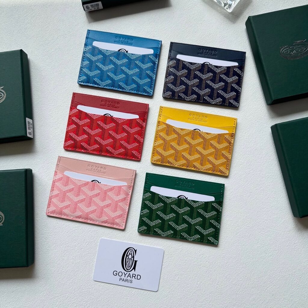 Designer Card Holder 9 x 5 cm editorial product context 2