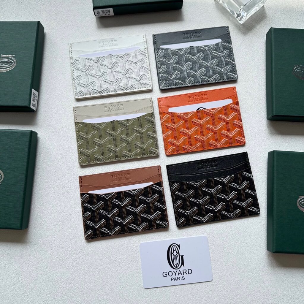 Designer Card Holder 9 x 5 cm editorial product context 3