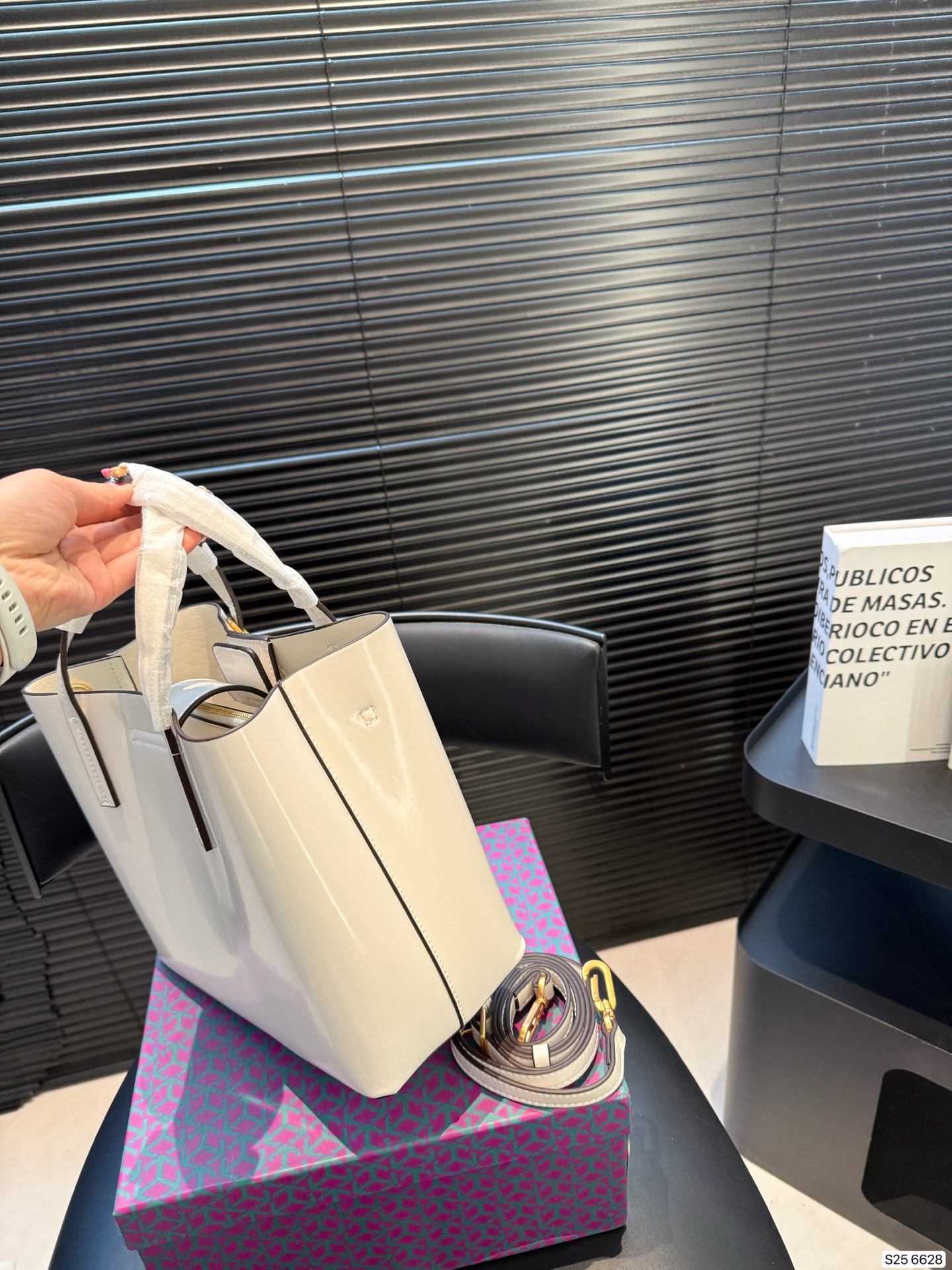 Luxury P160 blake TB 25 20 6628 Tote Bag
