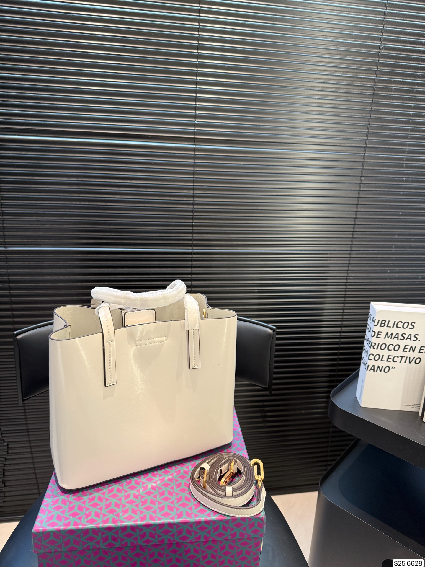 Luxury P160 blake TB 25 20 6628 Tote Bag