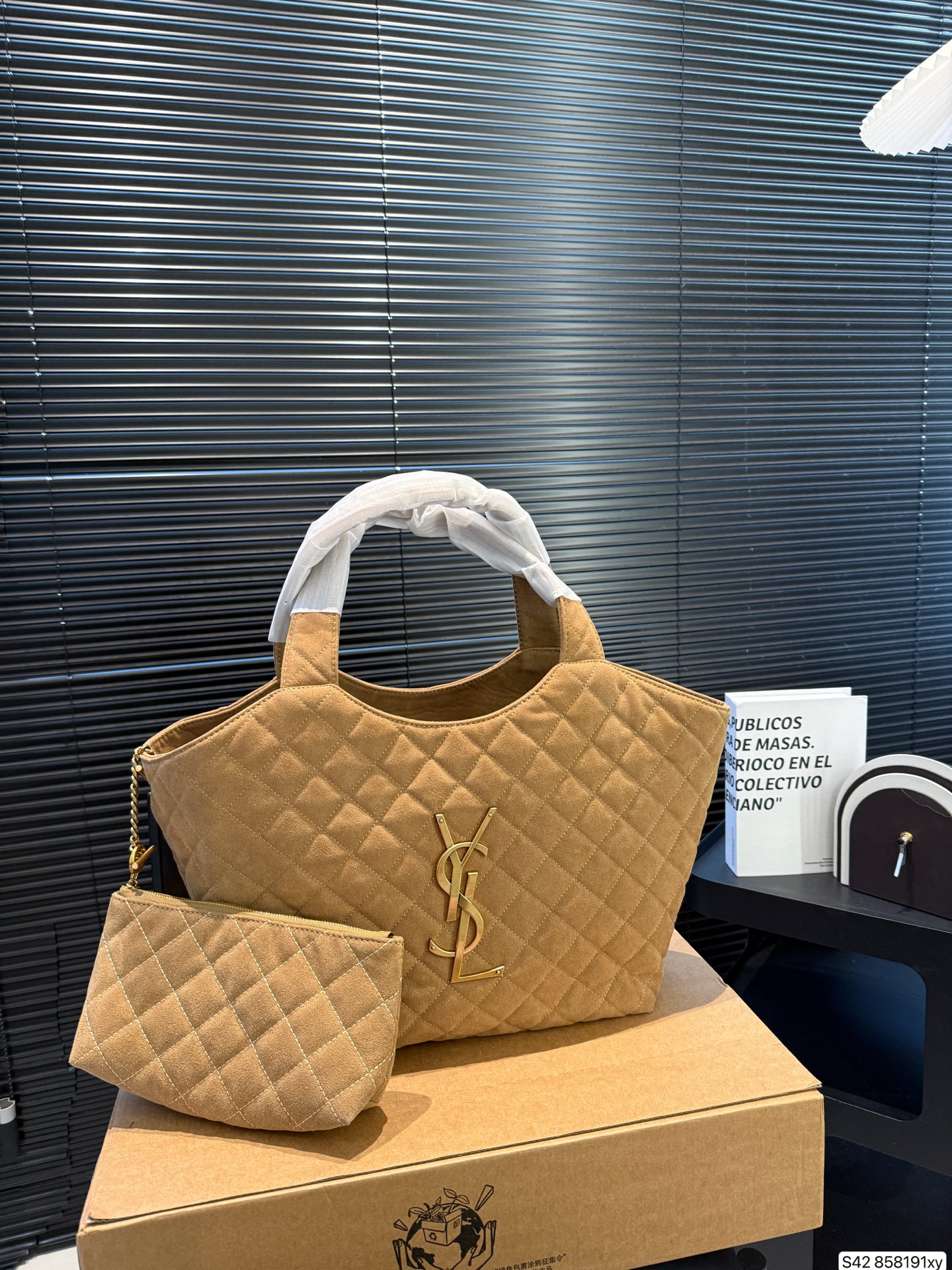 Saint Laurent P245 30 28 Tote Bag