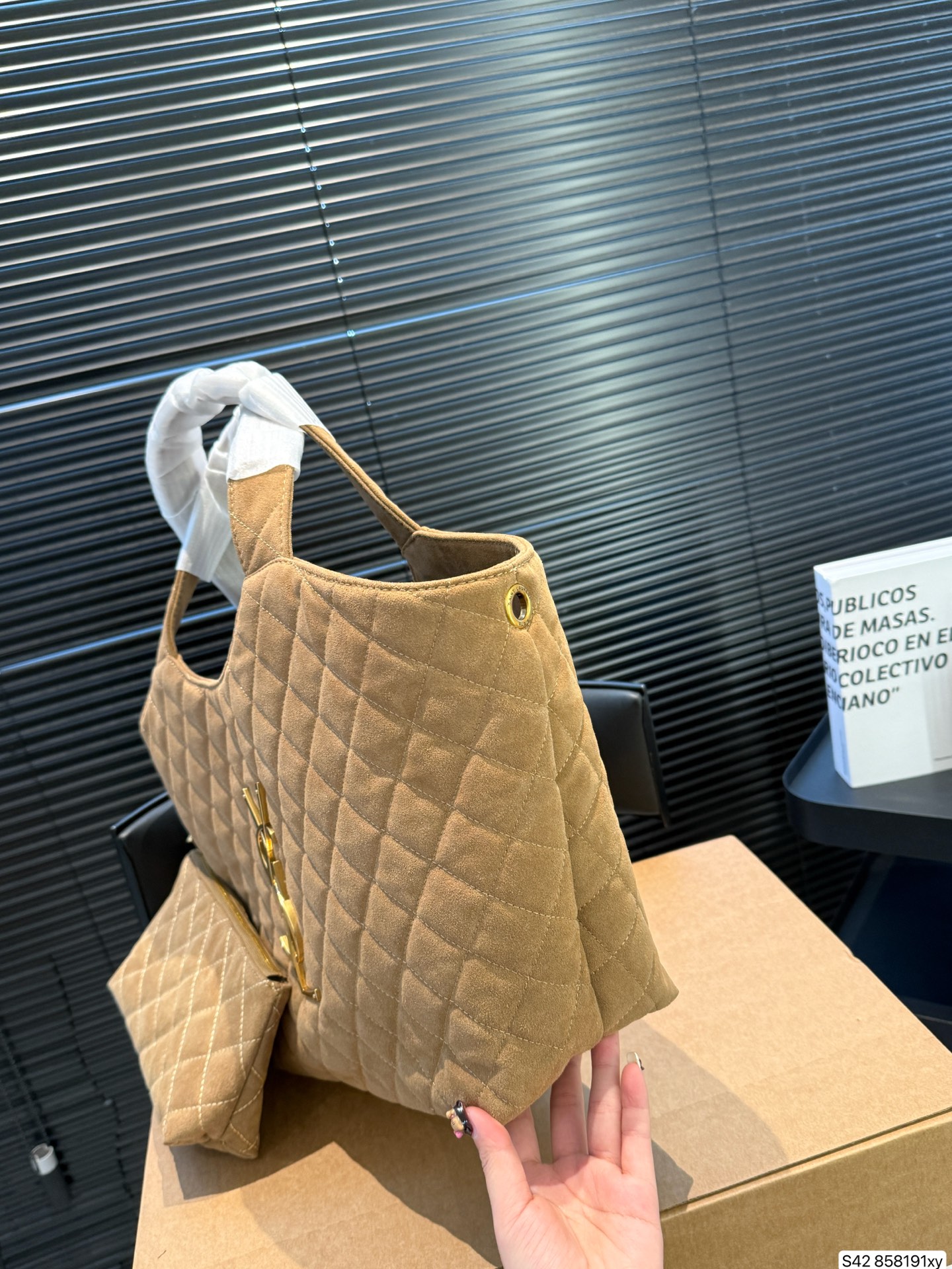 Saint Laurent P245 30 28 Tote Bag