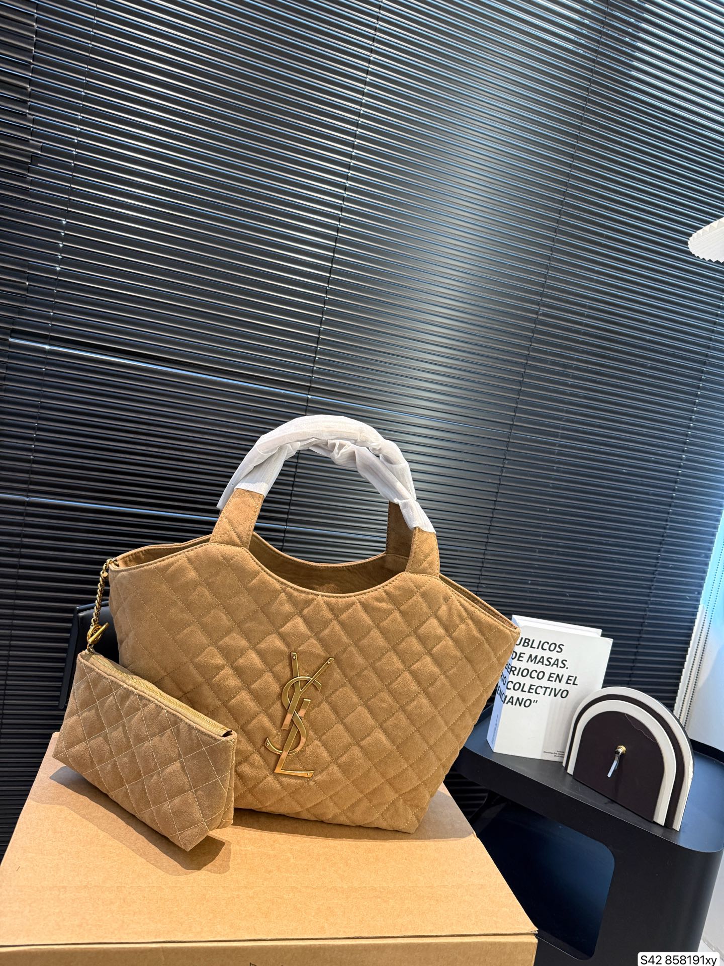 Saint Laurent P245 30 28 Tote Bag