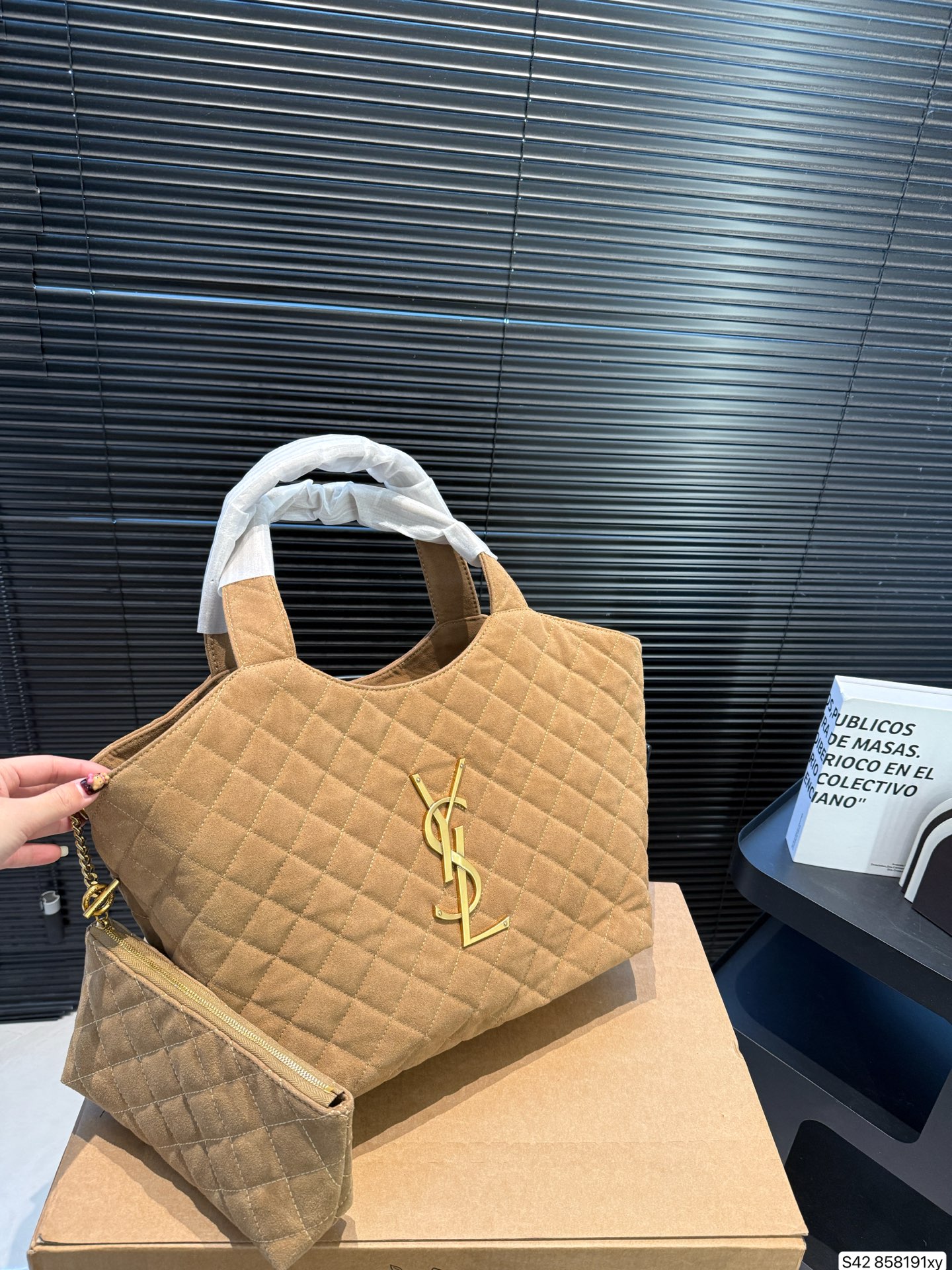 Saint Laurent P245 30 28 Tote Bag