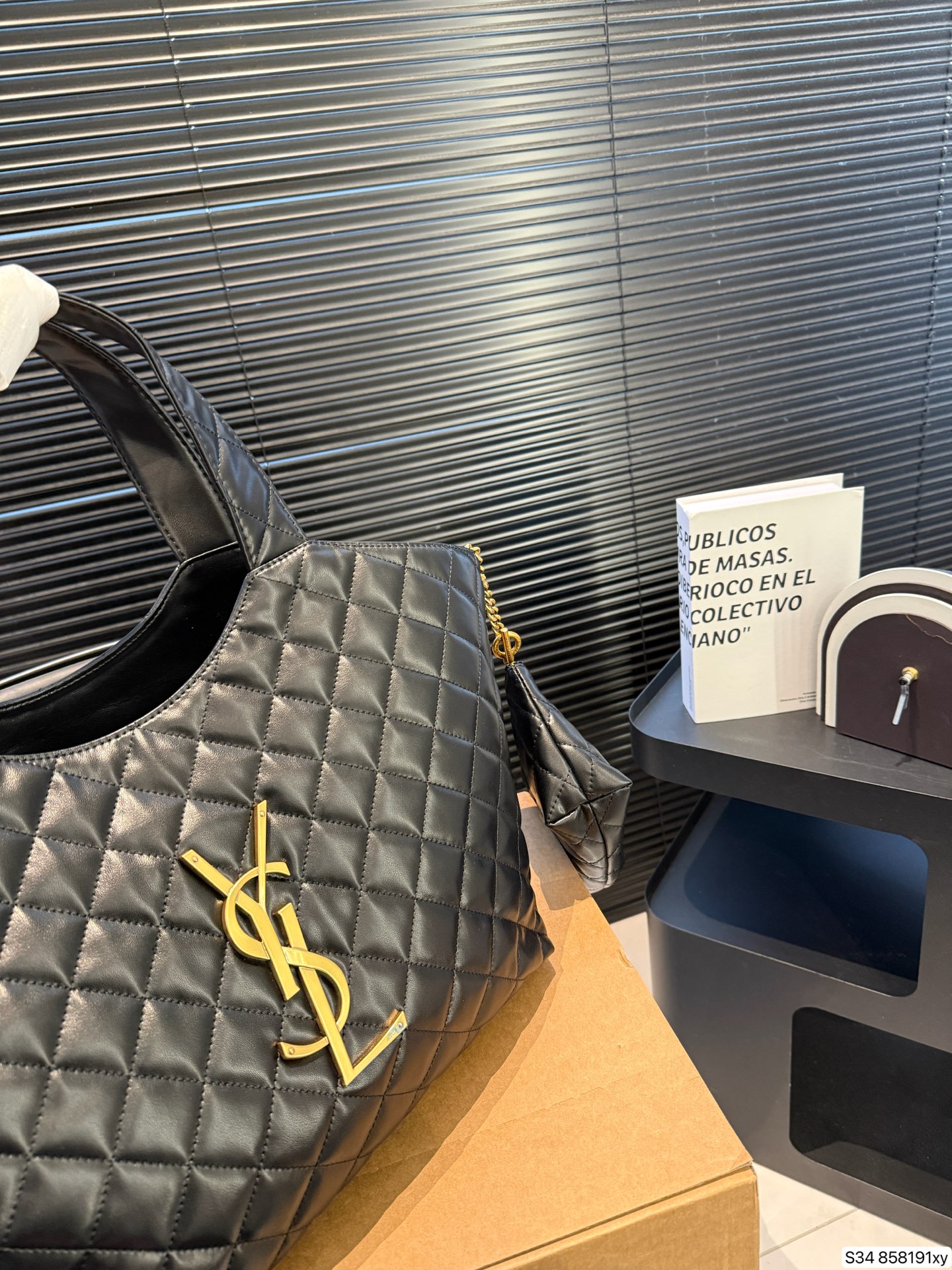 Saint Laurent P205 30 28 Tote Bag
