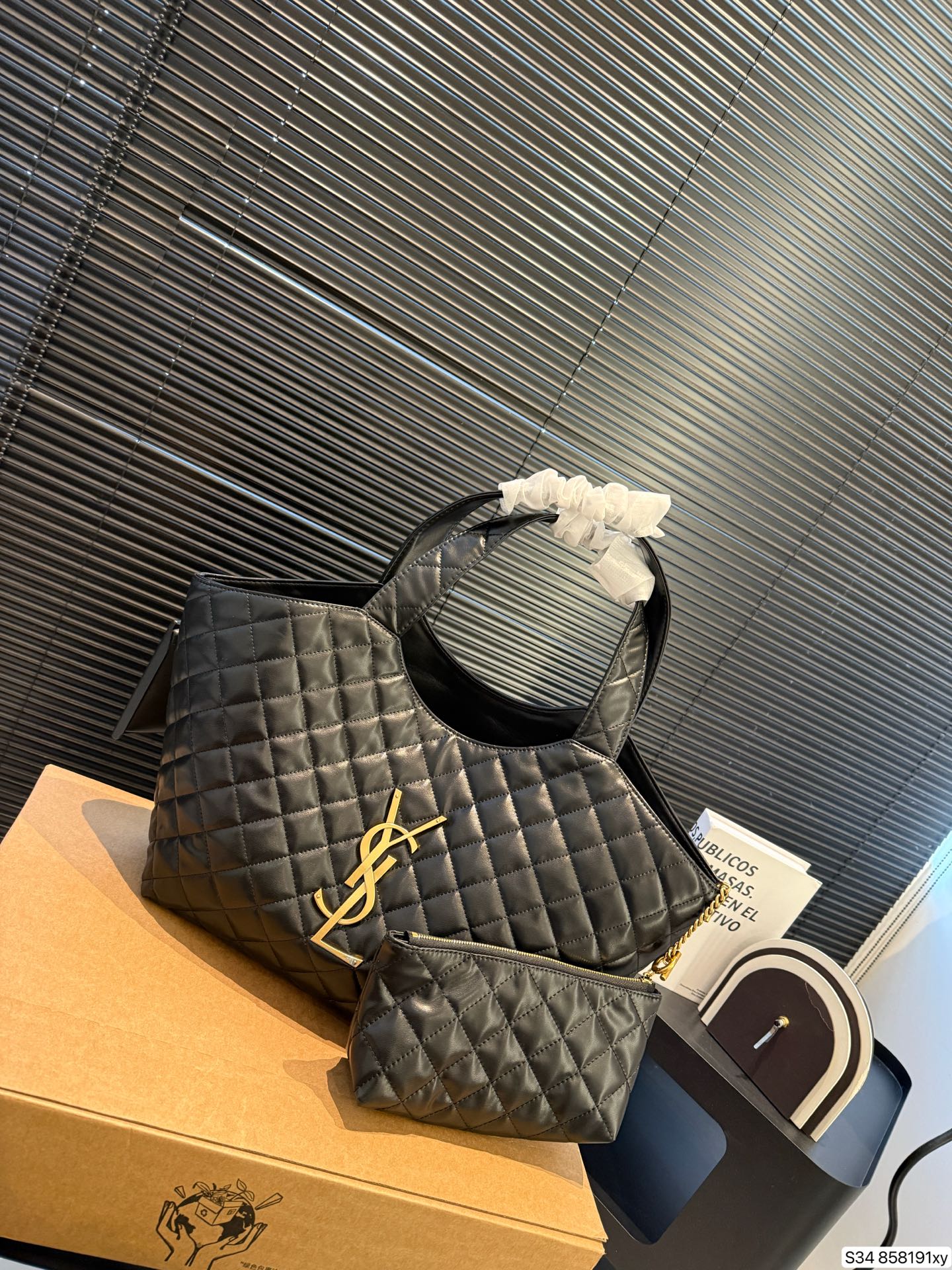 Saint Laurent P205 30 28 Tote Bag