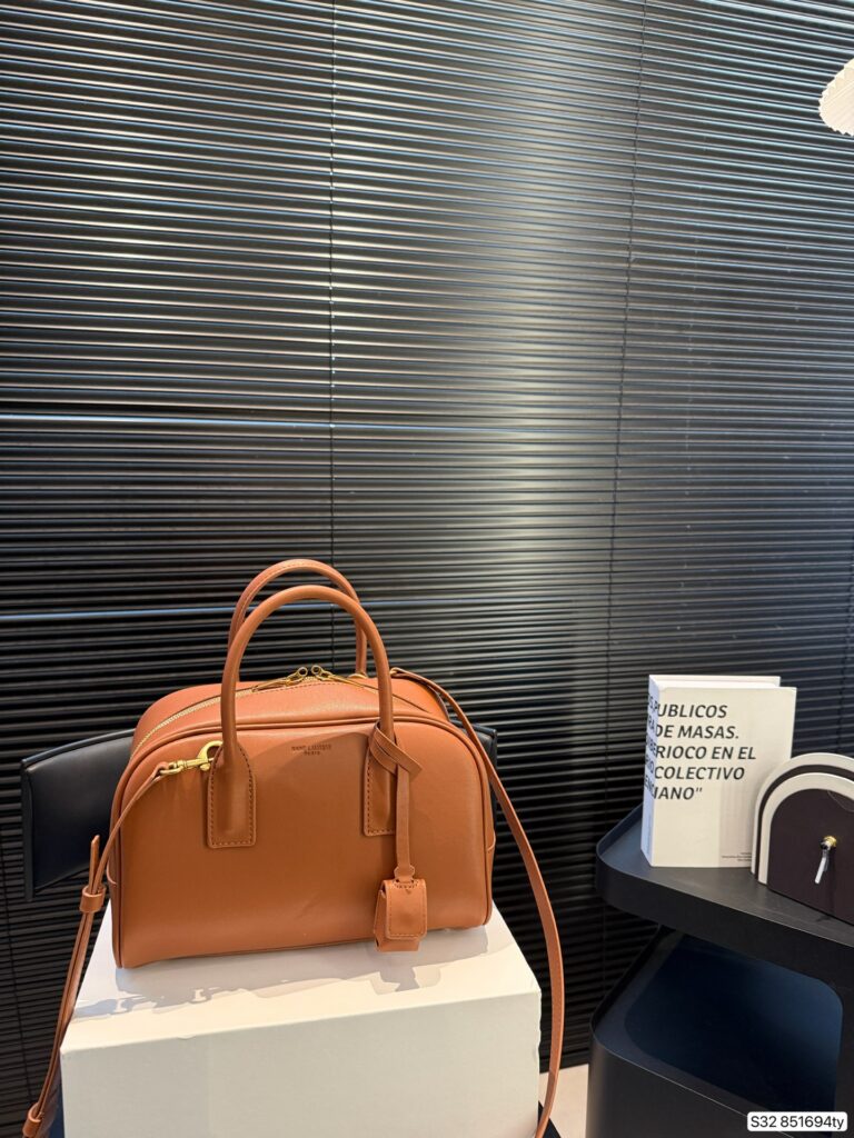 Saint Laurent P195 25 17 Crossbody Bag editorial product context 1