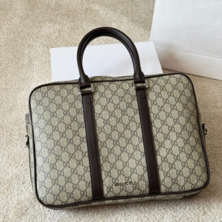 Gucci p150 Logo 40 Crossbody Bag 30 cm
