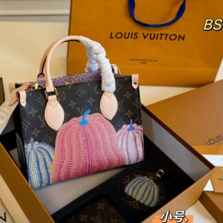 Louis Vuitton P130 size 25 20 onthego Small Wallet