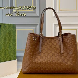 Gucci P160 size 36 26 Emblem Large Tote Bag
