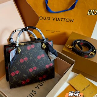 Louis Vuitton P130 size 20 16 onthego Wallet
