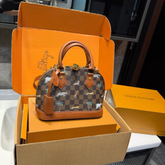 Louis Vuitton p135 24 17 Bag 17 cm