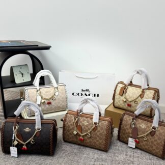 Designer P170 logo 25 17 Crossbody Bag 25 x 17