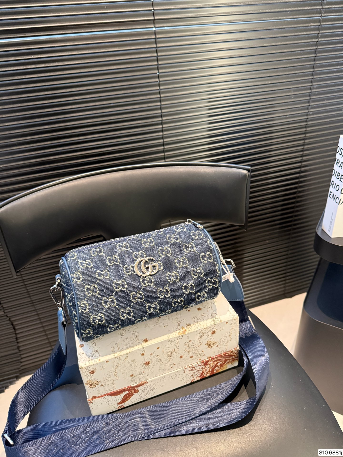 Designer P85 20 12 6881 Crossbody Bag