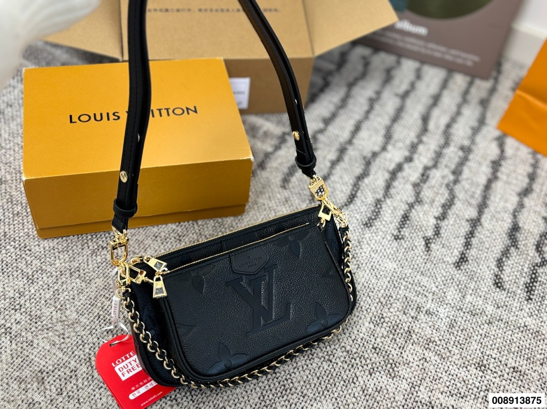 Louis Vuitton p190 24 14 Bag 24 x 14 cm