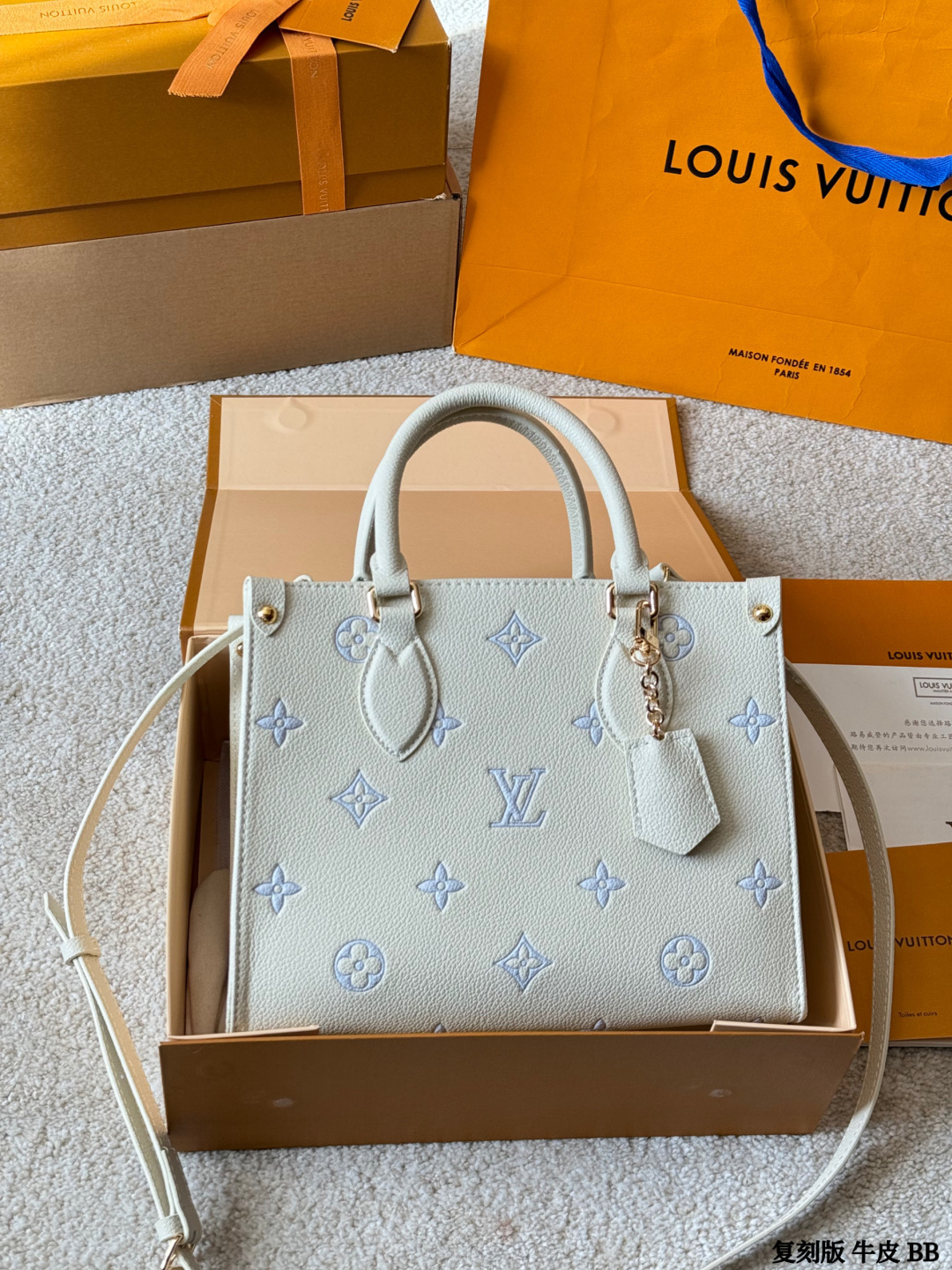Louis Vuitton p185 Onthego VLL litton Logo Tote Bag