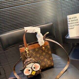 Louis Vuitton P125 18 Handbag