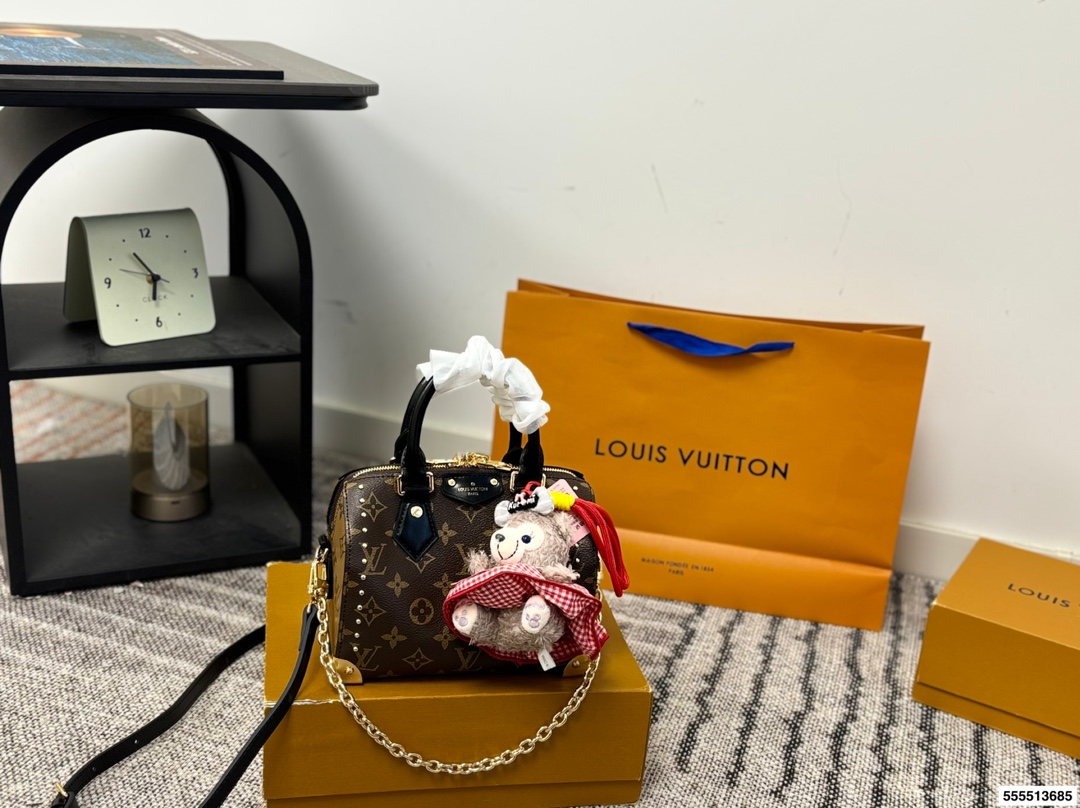 Louis Vuitton p170 10 20 Bag 20.1 cm