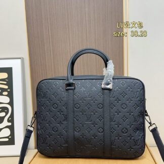 Louis Vuitton 140 logo 38 28 Shoulder Bag