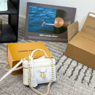 Louis Vuitton p155 19 vanity Crossbody Bag 19 x 12