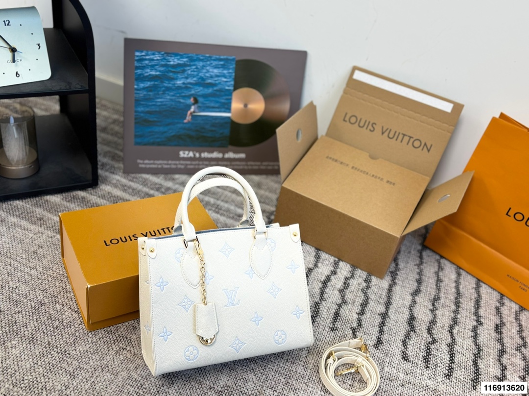 Louis Vuitton p165 Onthego VLL litton Logo Tote Bag