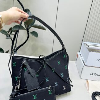 Louis Vuitton p210 108 205 29 24 carryall Bags 29