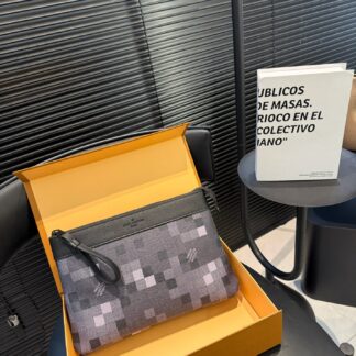 Louis Vuitton P100 29 19 Clutch