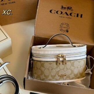 Coach P110 21 13 Crossbody Bag 21 x 13 cm