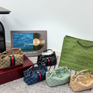 Gucci P110 20 10 Vanity GG Supreme Crossbody Bag Canvas