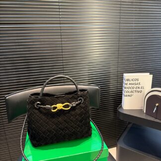 Bottega Veneta P145 Andiamo 22 19 Crossbody Bag