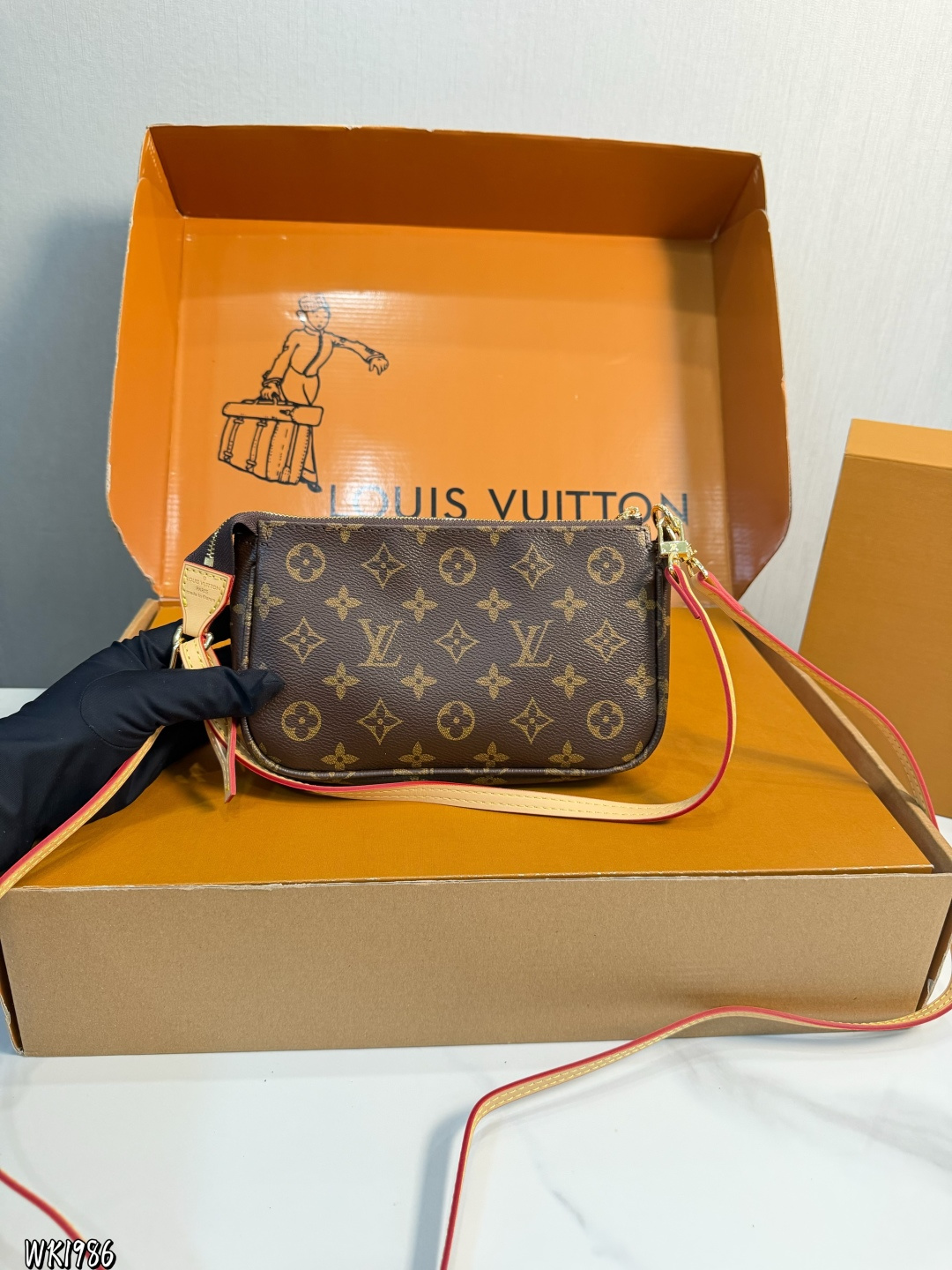 Louis Vuitton p100 22 Bag 22 x 4 x 13