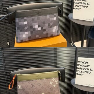 Louis Vuitton P100 29 19 Clutch