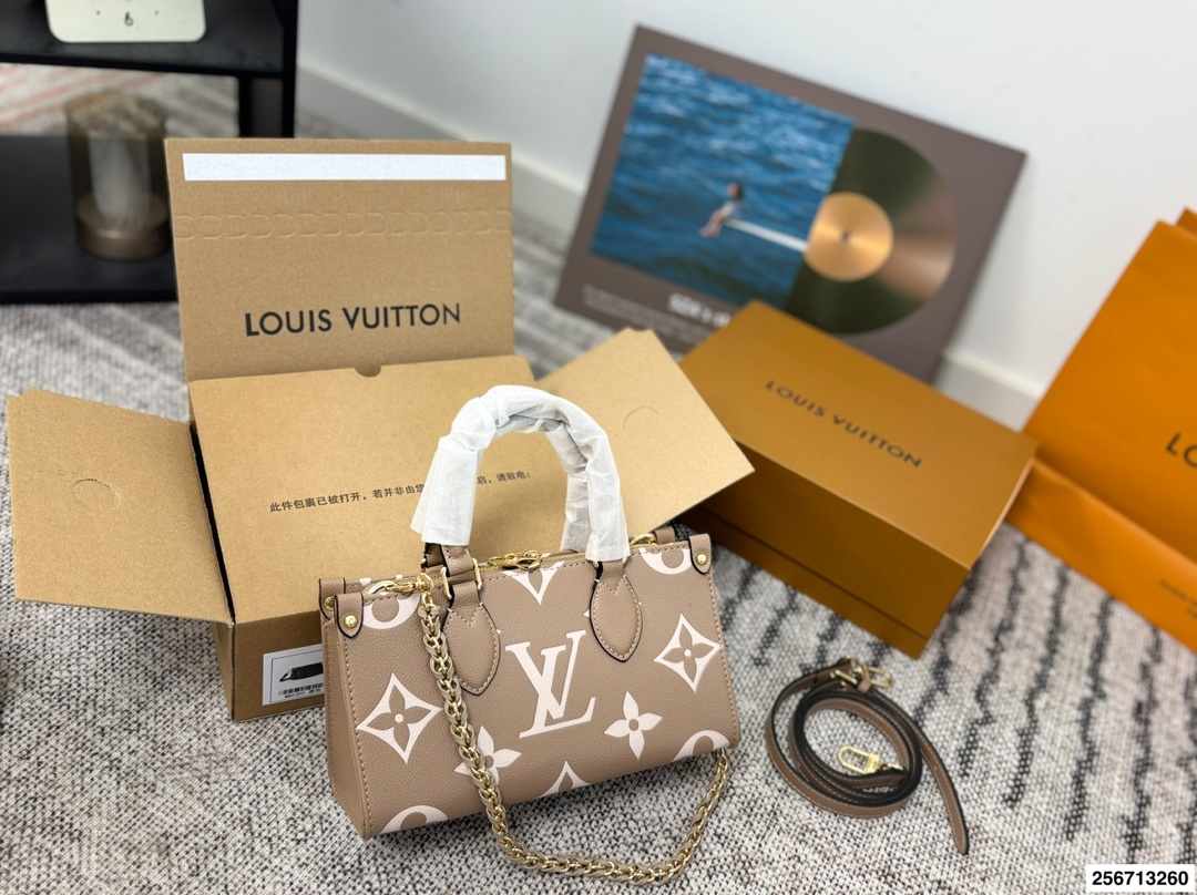 Louis Vuitton p125 25 onthego Material Calfskin Hardware Clutch 1.9
