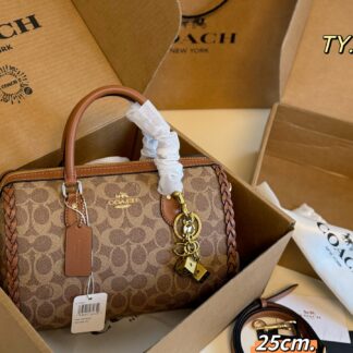 Coach P165 25 17 Clutch 1.9 x 1.1 x 0.2