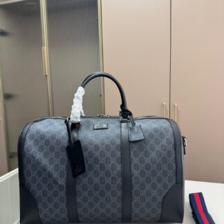 Gucci GG Supreme Duffle Bag Leather