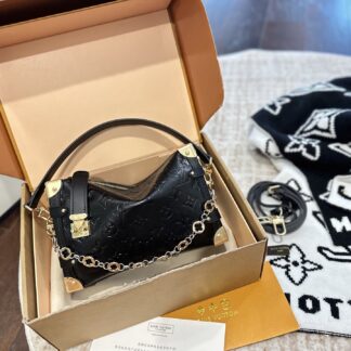 Louis Vuitton Leather Shoulder Bag Leather