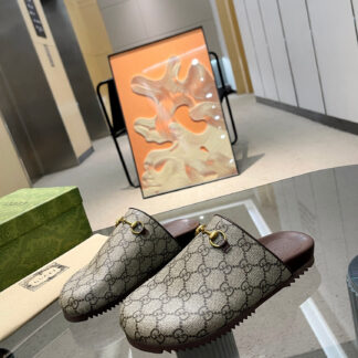 Gucci women's interlocking g slide sandal