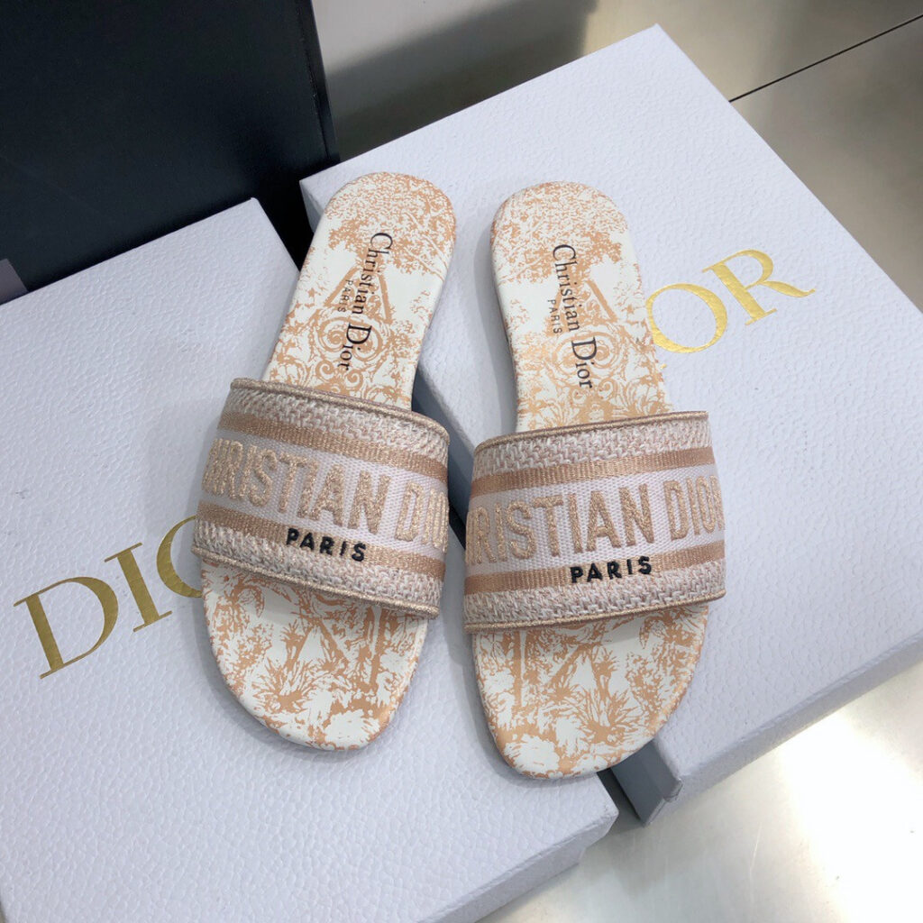 Dior DWAY SLIDES editorial product context 1