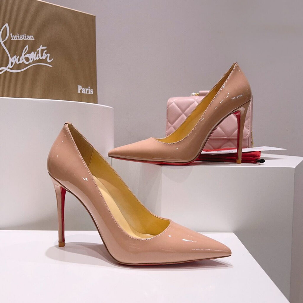 Loubi Kate Piece editorial product context 1