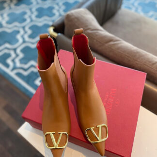 Valentino Rockstud Calfskin Leather Slide Sandal